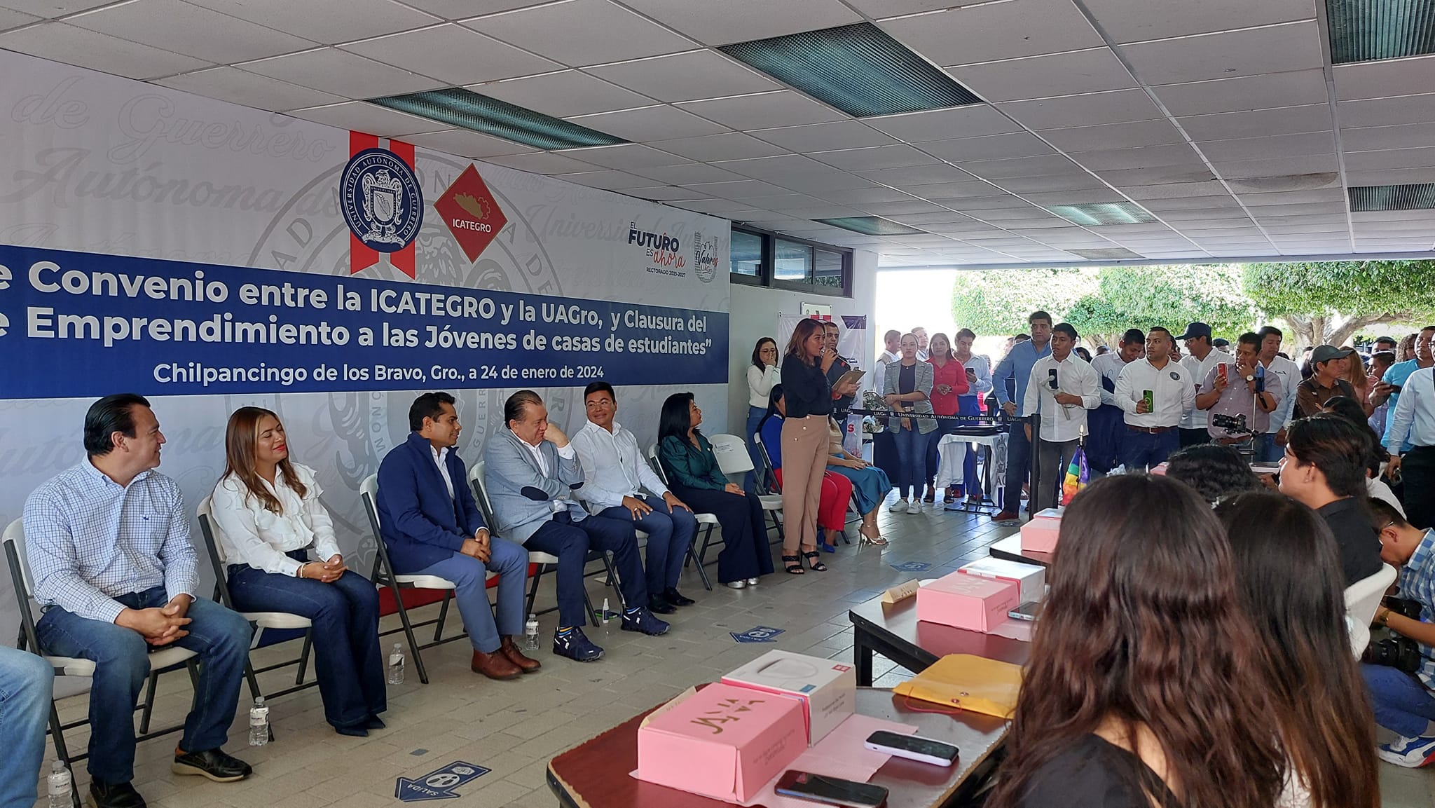 Funcionarios de la UAGro visitaron las instalaciones del departamento escolar y de archivo de la Universidad Autónoma de Nuevo León.